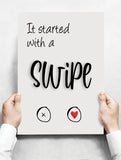 Spreukenbordje: It started with a swipe! | Houten Tekstbord