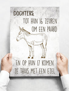 Wandbord: Dochters, tot hun 16 willen ze een paard. Om hun 17 komen ze thuis met een ezel! | 30 x 42 cm