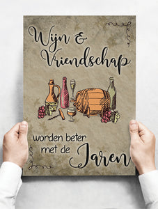 Wandbord: Wijn en vriendschap worden beter met de jaren | 30 x 42 cm