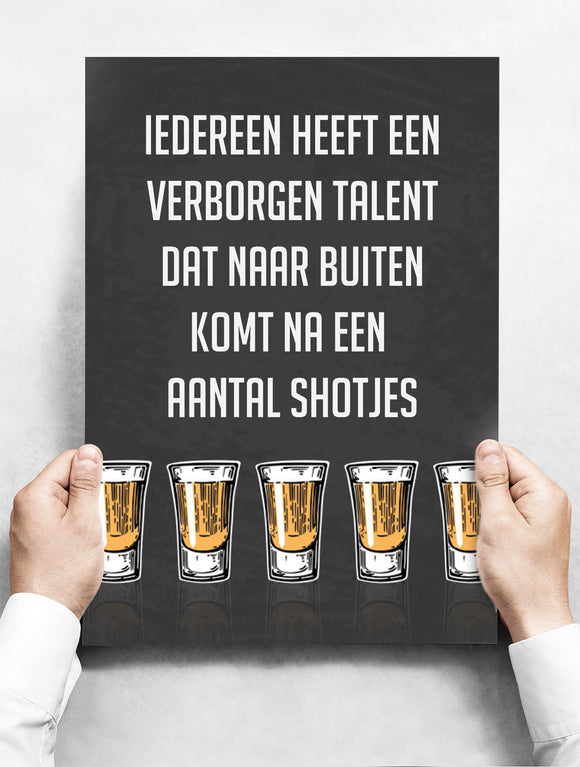 Wandbord: Iedereen heeft een verborgen talent dat naar buiten komt na een aantal shotjes | 30 x 42 cm